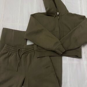 Aritzia boyfriend fit green jogger and hoodie/zip up set